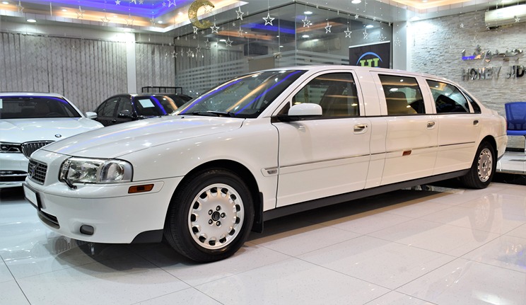 EXCELLENT DEAL for our Volvo S80 2.9 LIMOUSINE! ( 2004 Model! ) in White Color! GCC Specs