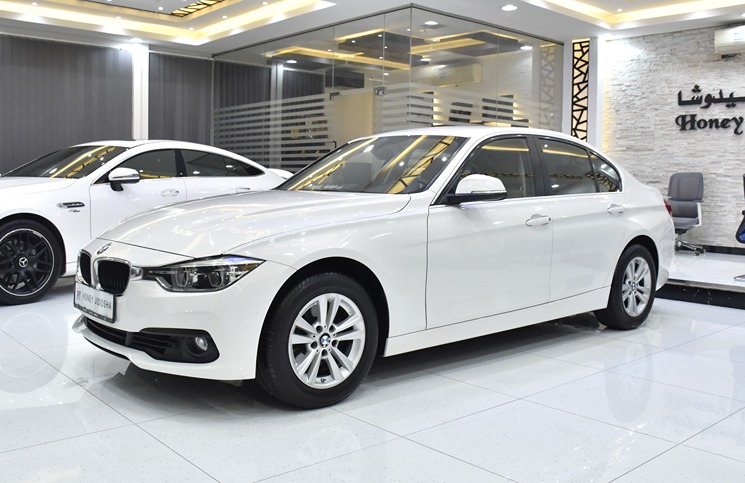 BMW 318i ( 2018 Model ) in White Color GCC Specs