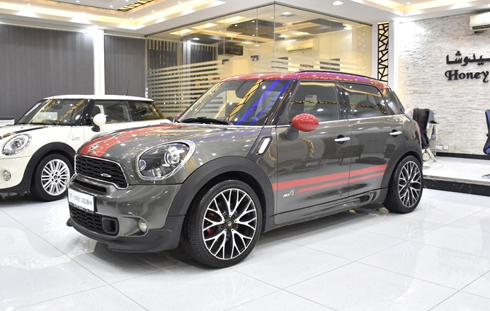 Mini CountryMan John Cooper Works ( 2015 Model ) in Grey Color GCC Specs