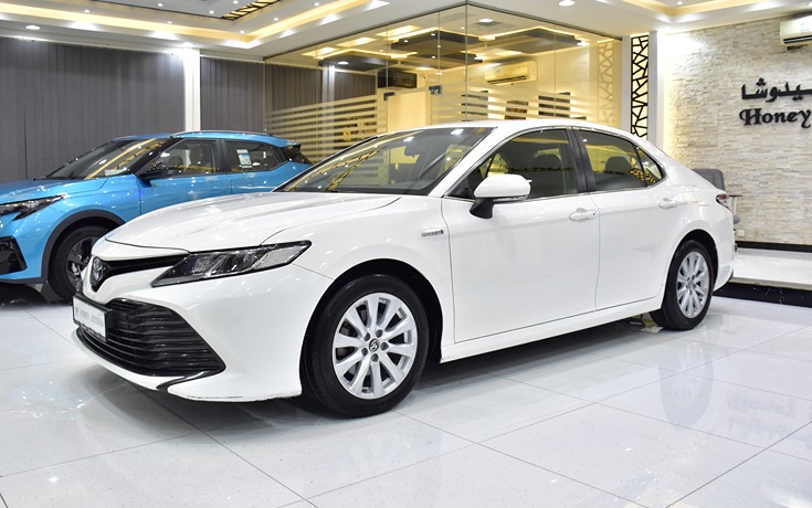 Toyota Camry LE Hybrid ( 2019 Model ) in White Color GCC Specs