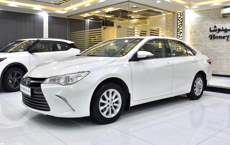 Toyota Camry S ( 2016 Model ) in White Color GCC Specs