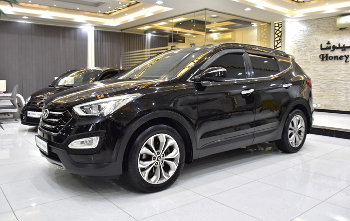 Hyundai SantaFe 4WD 3.3L ( 2014 Model ) in Black Color GCC Specs