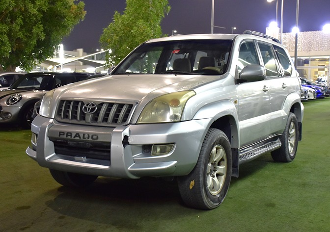 Toyota Prado VX ( 2005 Model ) in Silver Color GCC Specs