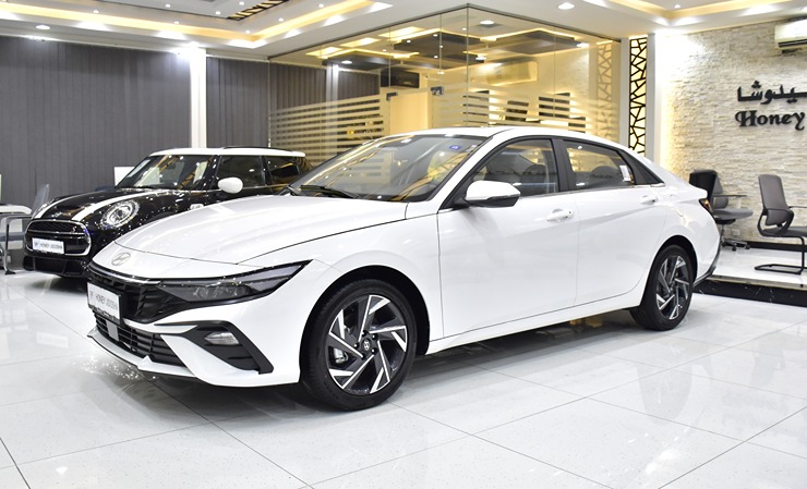 Hyundai Elantra ( 2025 Model ) in White Color Chinese Specs