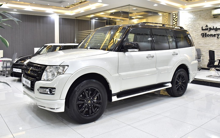 Mitsubishi Pajero Signature Edition GLS 3.8 ( 2018 Model ) in White / Black Color GCC Specs
