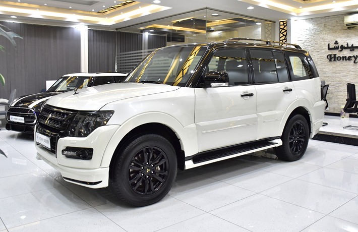 Mitsubishi Pajero Signature Edition GLS 3.8 ( 2020 Model ) in White / Black Color GCC Specs