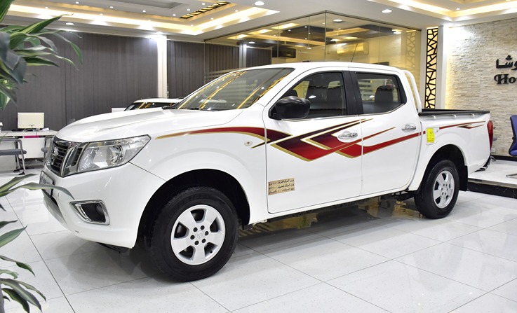 Nissan Navara SE ( 2020 Model ) in White Color GCC Specs