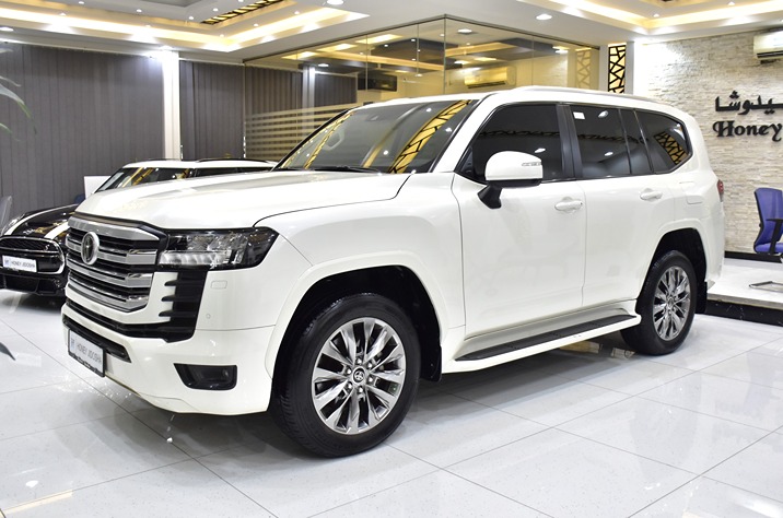 Toyota Land Cruiser GXR ( 2022 Model ) in White Color GCC Specs